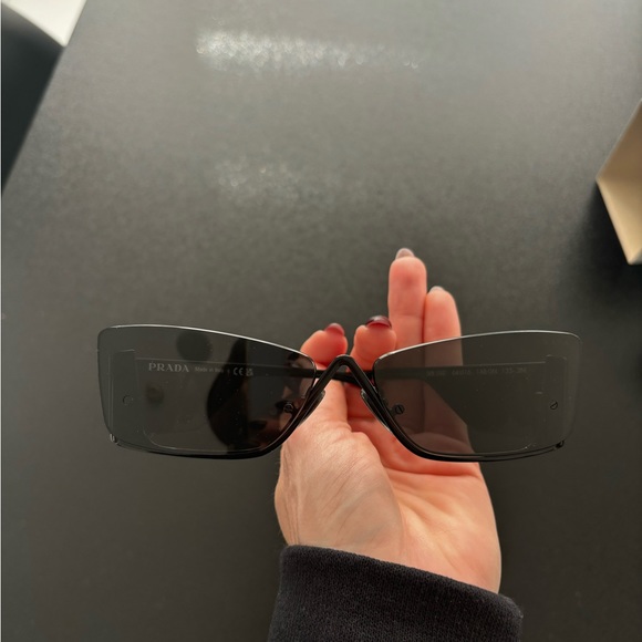 Authentic Brand New Prada Runway Butterfly Rectangular Sunglasses SPR 59Z Black - Picture 10 of 11